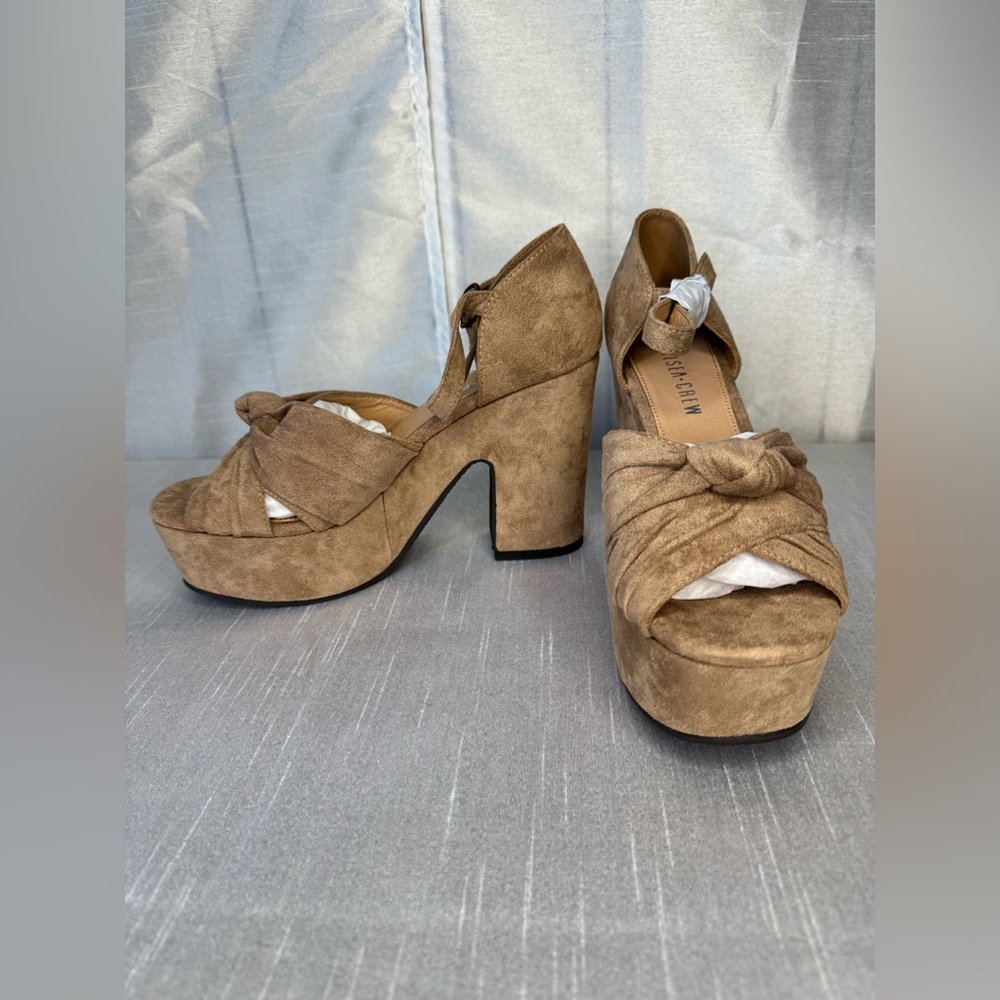 Get a Lift Platform Heel - Picture 7 of 10